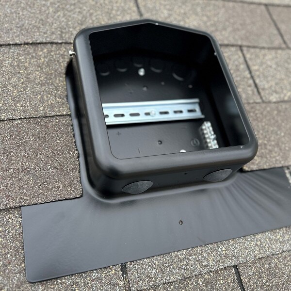 SolaDeck 0799-5B 600V Flashed Combiner Side Installed